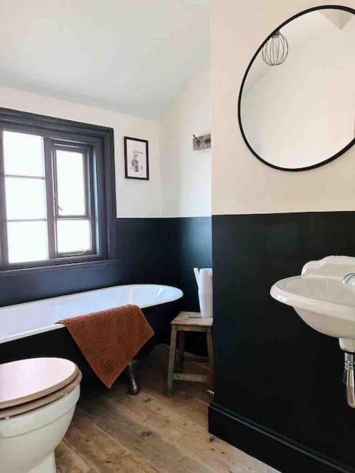 Luxury City Centre Townhouse - Sleeps 6 Chester Exterior photo