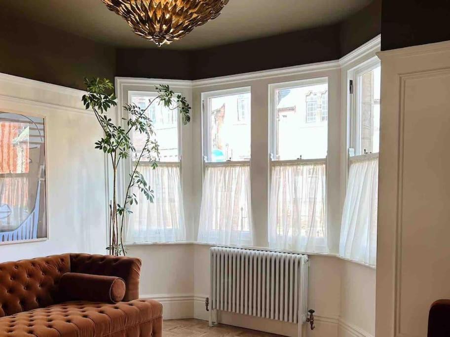 Luxury City Centre Townhouse - Sleeps 6 Chester Exterior photo