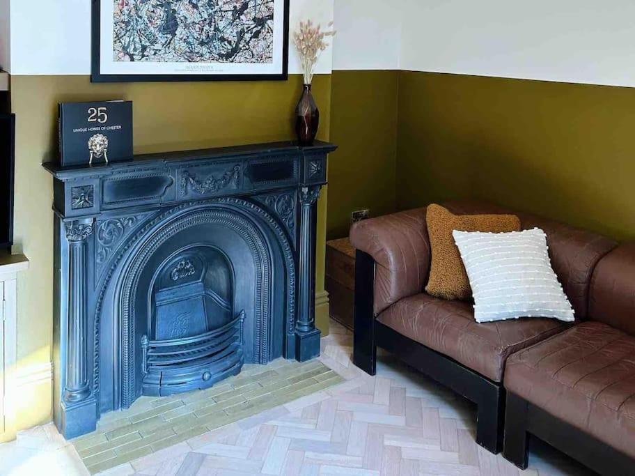 Luxury City Centre Townhouse - Sleeps 6 Chester Exterior photo