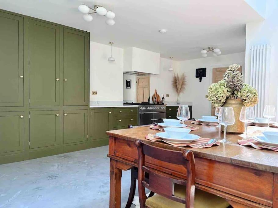 Luxury City Centre Townhouse - Sleeps 6 Chester Exterior photo
