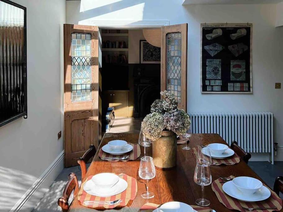 Luxury City Centre Townhouse - Sleeps 6 Chester Exterior photo