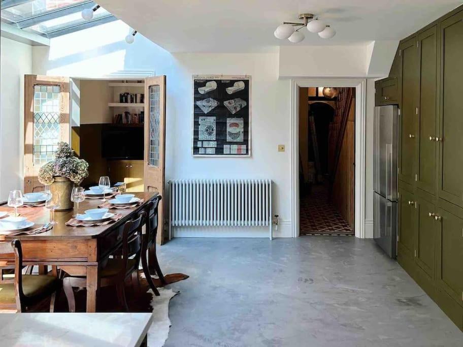 Luxury City Centre Townhouse - Sleeps 6 Chester Exterior photo