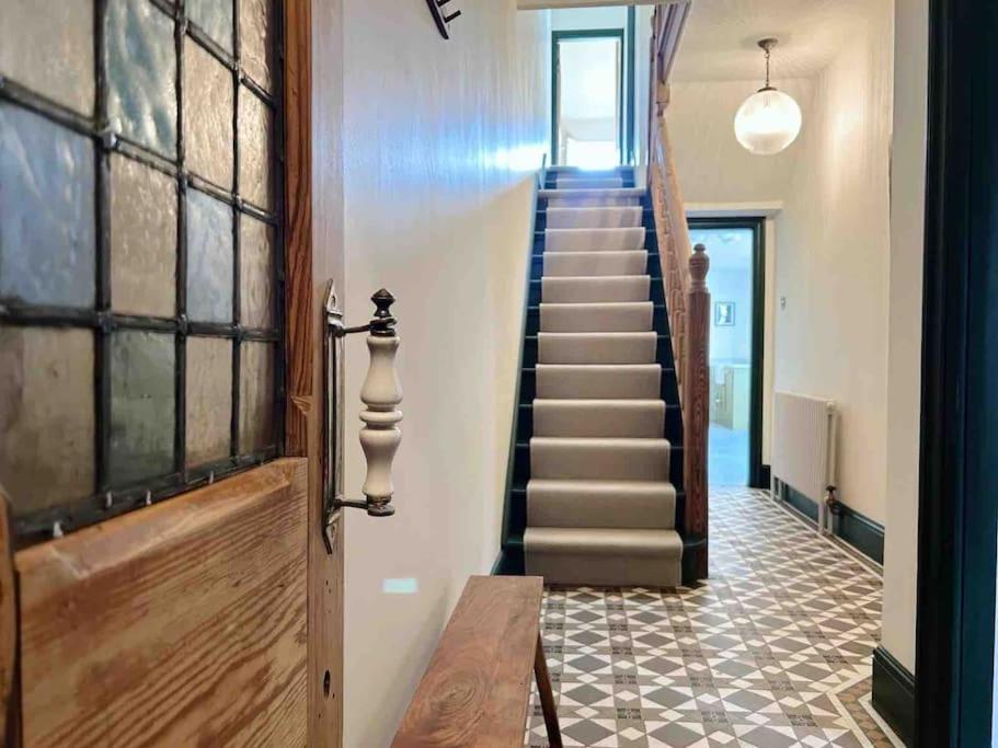 Luxury City Centre Townhouse - Sleeps 6 Chester Exterior photo
