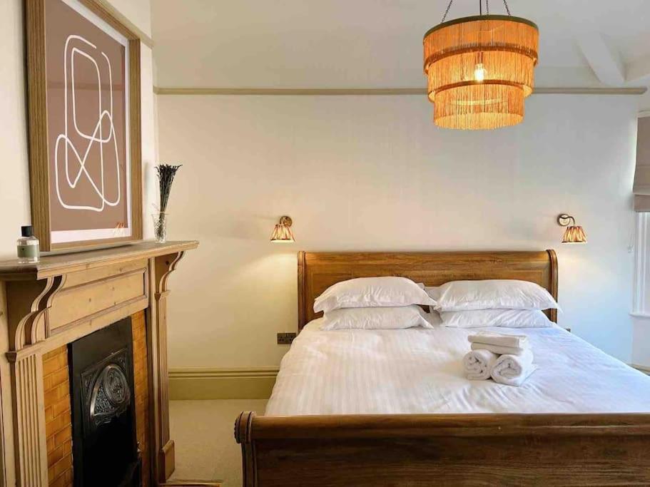 Luxury City Centre Townhouse - Sleeps 6 Chester Exterior photo
